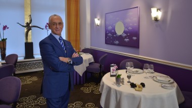 Chef Luigi Ciciriello in restaurant La Truffe Noir te Brussel